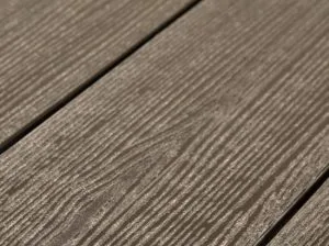 Террасная доска Savewood Fraxinus - радиальный распил темно-коричневый.