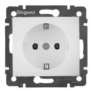 Розетка Legrand Valena с заземлением белая